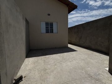 Casa novinha com 2 su�tes no Baln. Adriana