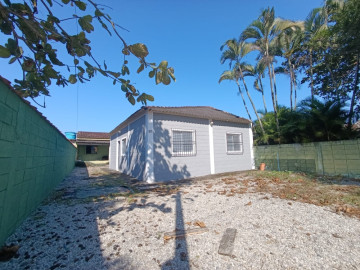 Casa no centro de Ilha Comprida, pertinho da praia!